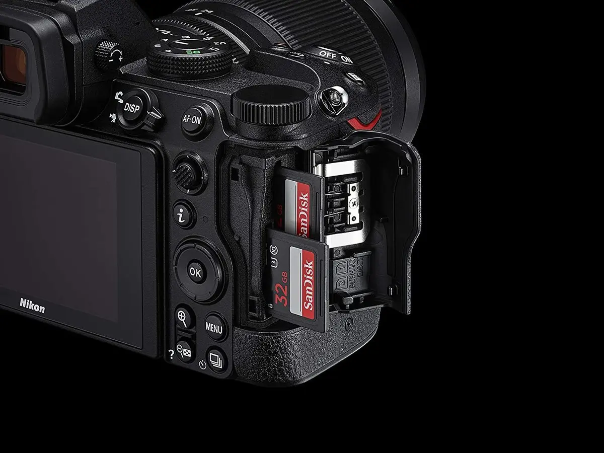 1. Nikon Z5 Kit (24-200 F4-6.3 VR) Mirrorless Digital Camera